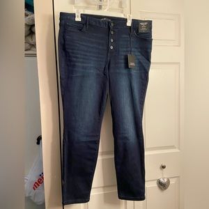 Vera Wang dark skinny jeans. Size 18